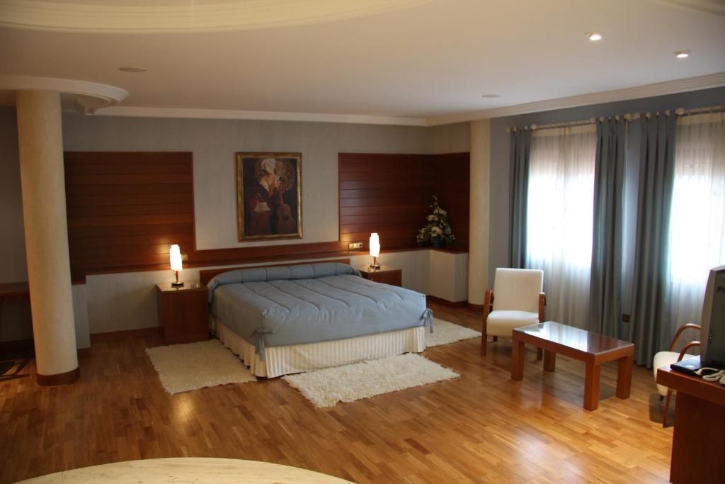 Hotel Alameda Alba De Tormes Phòng bức ảnh