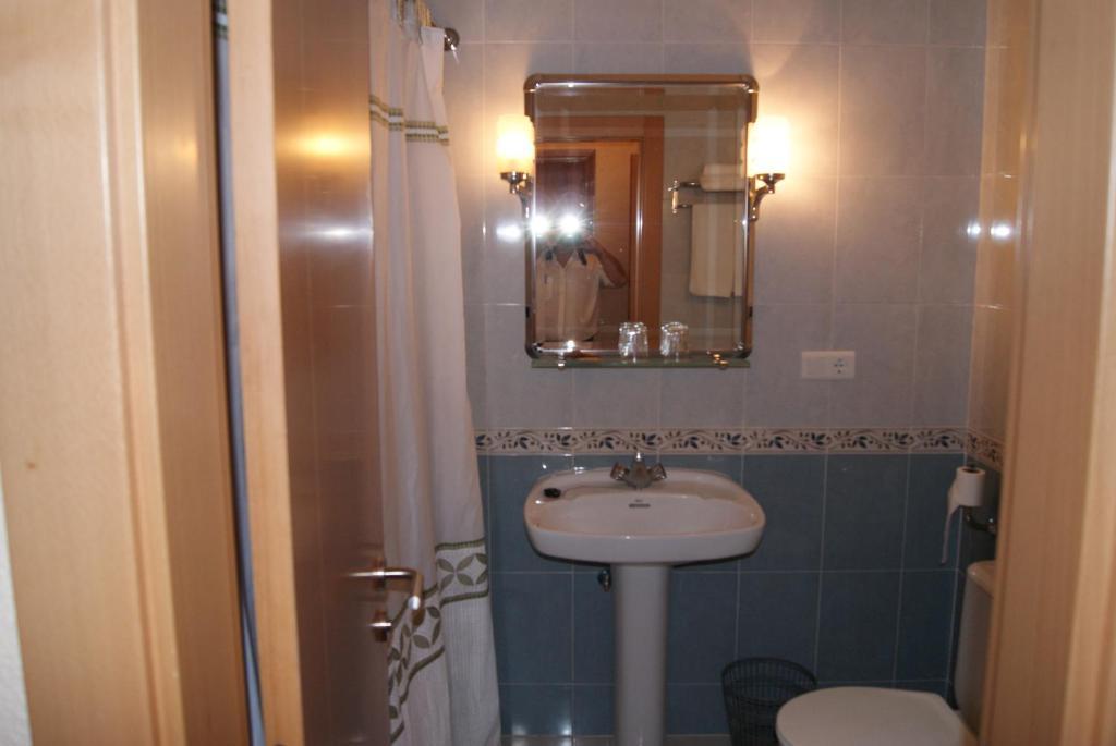 Hotel Alameda Alba De Tormes Phòng bức ảnh